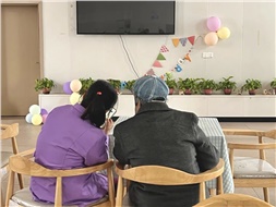 當(dāng)你老到忘了世界，我該拿什么來愛你